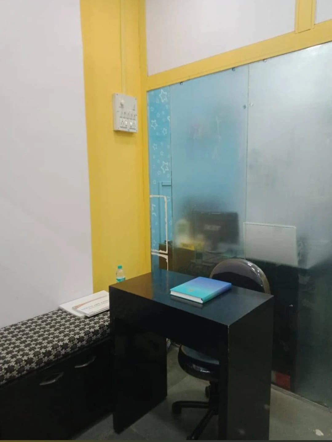 Consultation desk
